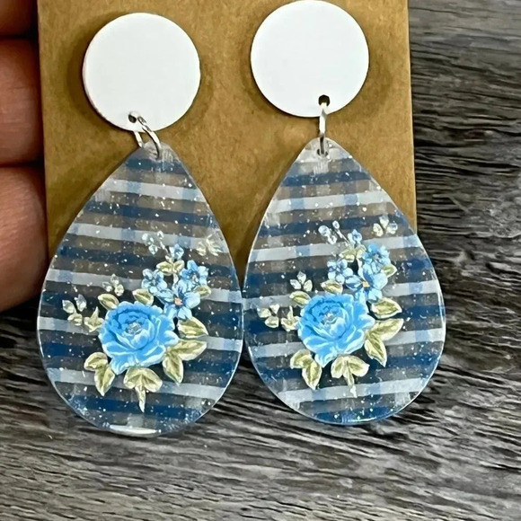Acrylic Flatback Blue White Floral Spring Dangle Earrings - Picture 8 of 8